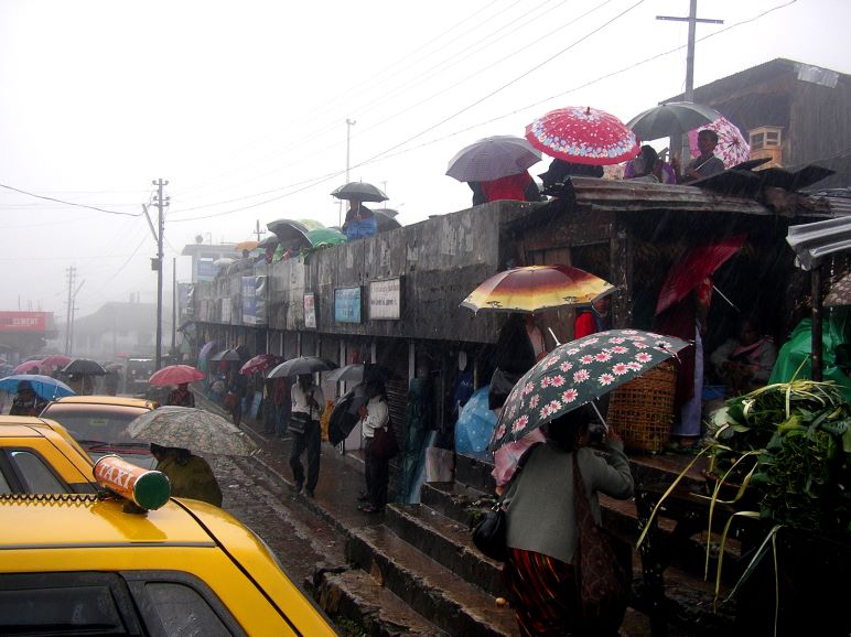Despite rainfall, people throng to Sohra market. (Photo credit: Donboklang Wanniang)