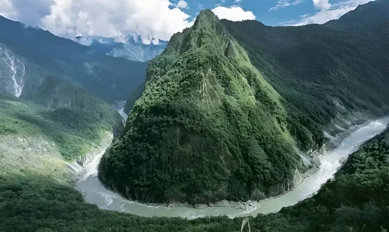 China’s ambitious Yarlung Zangbo hydropower project: Environmental ...